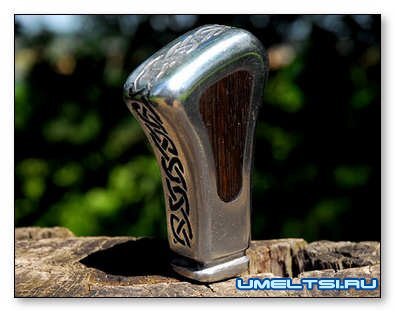 Для изготовления этой вещи нужно взять кусок дерева и нарисовать форму, которую вы хотите получить. При этом нужно выдержать размеры, в которых будет выполнен набалдашник.
