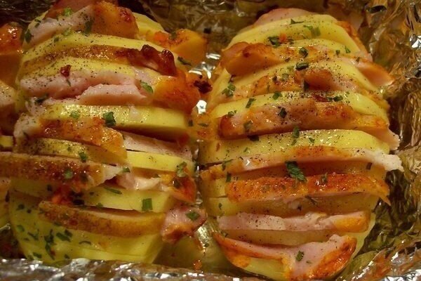 Сейчас хочу рассказать вам, как приготовить праздничное блюдо из картошки.