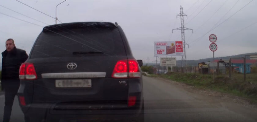 Почему водители крузаков, геликов, каенов, все такие агрессивные?