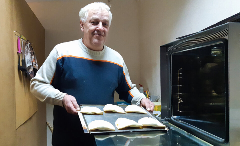 В кондитерской Беккера есть рабочие, но он и сам занимается выпечкой© Валентина Брыкалина/ТАСС
