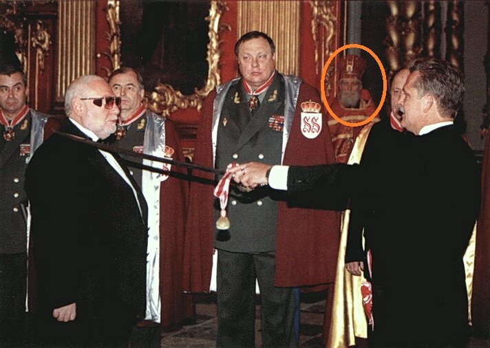 Есть ли масоны. Лукашенко Мальтийский орден. Мальтийский орден Шойгу. Ельцин Лукашенко Мальтийский орден. Ельцин Лукашенко масоны.