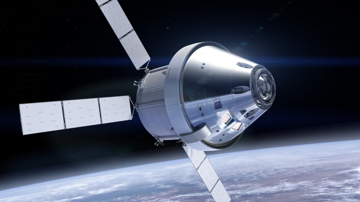 Lockheed Martin Orion с первым экипажем на борту (в представлении художника) летит к Луне