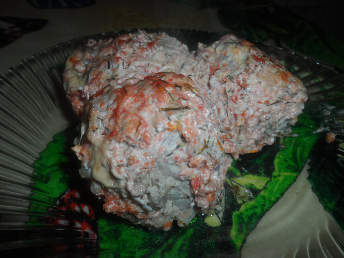 Тефтели с рисом "Ежики" в томатно-сметанном соусе