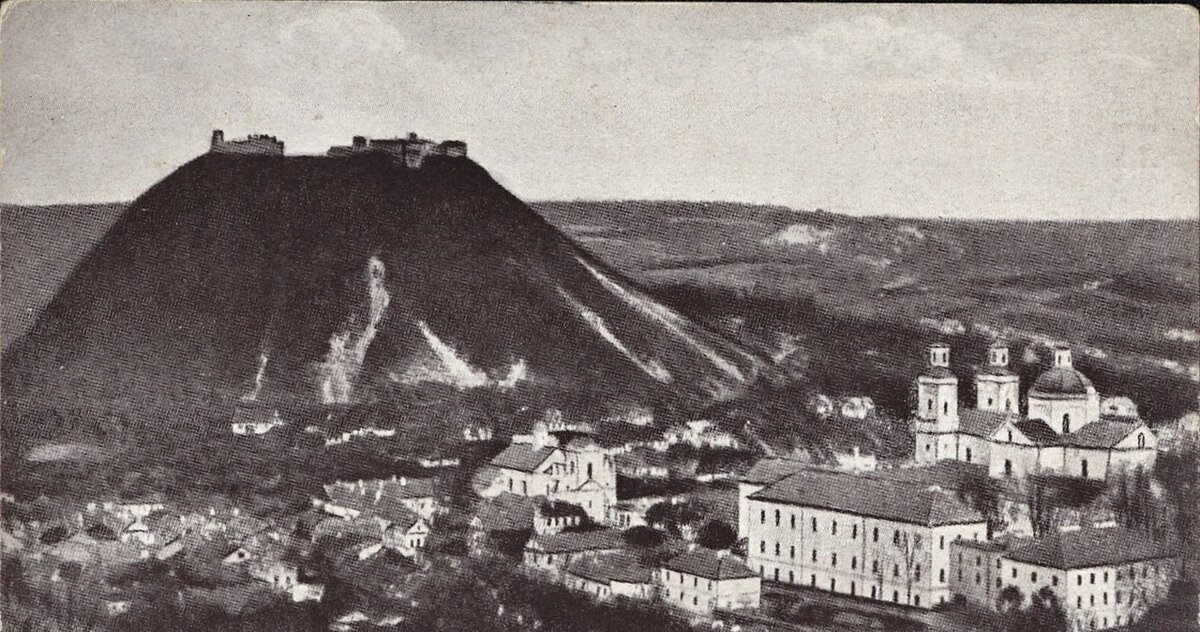 гора на которую лезли монголы в 1241 году (фото Кременеца XIX в)