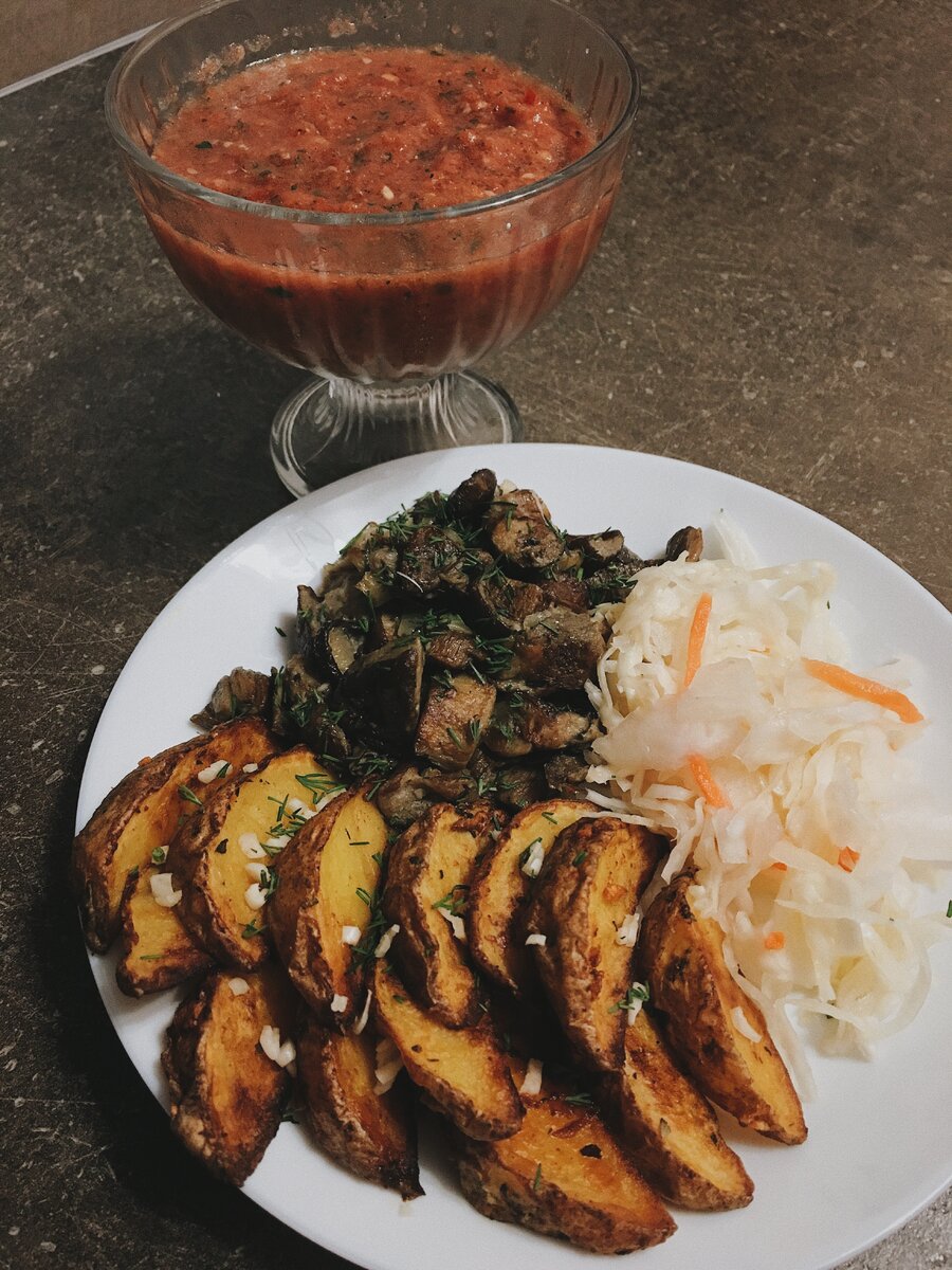 Постный ужин. Постные блюда в ресторанах. Легкий постный ужин. Постный ужин. Овощи на ужин.