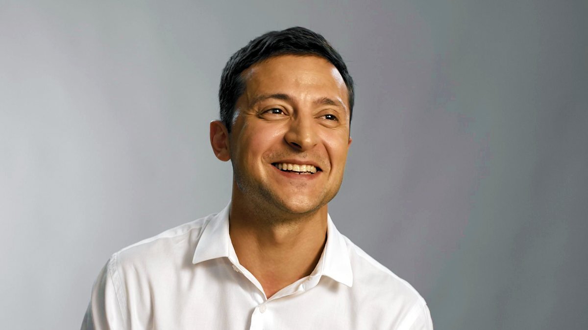 

Это не в коем случае не заказная реклама, либо что-то ещё, у меня есть простое желание поразмышлять об том, почему его любят и почему он станет президентом, как бы Вы этого хотели,  либо наоборот.