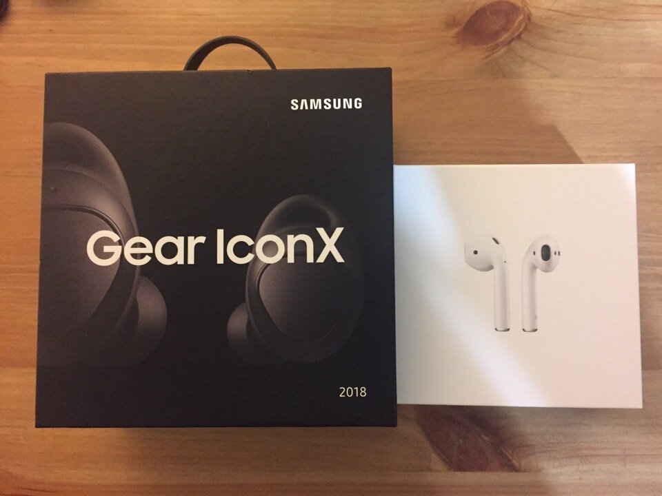 Мне достались из белой коробочки, моему мужчине - из черной. Ну, для соответствующих аппаратов.