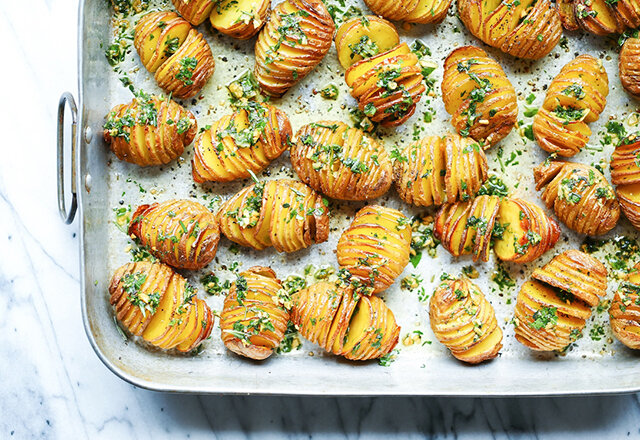 https://damndelicious.net/2019/02/19/mini-hasselback-potatoes/