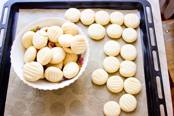 Готовое печенье в духовке