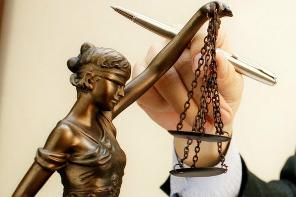 Фабула дела: ООО «УК «АСПЭК-Мастер» (Истец) обратилось в арбитражный суд с иском к ООО УК «Мегаполис» (Ответчик) об обязании в течение 10 дней с момента вступления решения суда в законную силу передать техническую документацию и иные документы, связанные с осуществлением деятельности по управлению домом №97 по ул. 7-я Подлесная г. Ижевск (это двухподъездная «свечка» 2015 года постройки с претензией на «элитность», если кому-то интересно). 
В перечне истребуемой Истцом документации были заявлены (нумерация для удобства):

документы технического учёта жилищного фонда, содержащие сведения о состоянии общего имущества - технический паспорт на многоквартирный дом;

документы (акты) о приёмке результатов работ, сметы, описи работ по проведению текущего ремонта, оказанию услуг по содержанию общего имущества собственников помещений в многоквартирном доме;

акты осмотра, проверки состояния (испытания) инженерных коммуникаций, приборов учета, механического, электрического, санитарно-технического и иного оборудования, в том числе оборудования для инвалидов и иных маломобильных групп населения, обслуживающего более одного помещения в многоквартирном доме, конструктивных частей многоквартирного дома (крыши, ограждающих несущих и ненесущих конструкций многоквартирного дома, объектов, расположенных на земельном участке, и других частей общего имущества) на соответствие их эксплуатационных качеств установленным требованиям;

акты проверок готовности к отопительному периоду и выданные паспорта готовности многоквартирного дома к отопительному периоду;

списки собственников и нанимателей помещений в многоквартирном доме, а также лиц, использующих общее имущество в многоквартирном доме на основании договоров (по решению общего собрания собственников помещений в многоквартирном доме), составленные с учётом требований законодательства Российской Федерации о защите персональных данных;

выписка из Реестра, содержащая сведения о зарегистрированных правах на объекты недвижимости, являющиеся общим имуществом;

заверенная уполномоченным органом местного самоуправления копия градостроительного плана земельного участка по установленной форме (для многоквартирных домов, строительство, реконструкция или капитальный ремонт которых осуществлялись на основании разрешения на строительство, полученного после установления Правительством РФ формы градостроительного плана земельного участка);

документы, в которых указываются содержание и сфера действия сервитута или иных обременении, с приложением заверенного соответствующей организацией (органом) по государственному учёту объектов недвижимого имущества плана, на котором отмечены сфера действия и граница сервитута или иных обременении, относящегося к части земельного участка (при наличии сервитута);

оригиналы решений и протоколов общих собраний собственников помещений в многоквартирном доме;

договоры об использовании общего имущества собственников помещений в многоквартирном доме;

журнал учёта показаний общедомового прибора учёта;

акты (иные документы) о контрольном снятии показаний индивидуальных приборов учёта;

акты (иные документы) о проверке состояния индивидуальных приборов учёта;

ведомости (иные документы) о показаниях индивидуальных приборов учёта;

акты и заявления о фактическом проживании граждан в жилых помещениях, документы об окончании срока проживания таких потребителей.

Суд первой инстанции после трёхмесячного рассмотрения дела исковые требования удовлетворил частично.

Дело добралось до второй кассации (неудачной, поскольку в передаче дела в ЭК ВС РФ было отказано) и представляет интерес потому, что неожиданный поворот произошёл в апелляции.

Немного предыстории...

Ответчик управлял домом три года, а потом в один далеко не прекрасный день началось общее собрание, на повестке дня которого были вопросы прощания с ответчиком и «уход» к Истцу.

В конце декабря 2017 г. (а точнее - 25 числа) собственники заключили с Истцом договор управления, а после новогодних праздников Ответчику прилетело требование передать документацию.

Не дождавшись желаемого в течение полутора месяцев, Истец обратился в суд...

Да, кстати! ГЖИ по заявлению Истца 31 января 2018 г. приняла решение включить с 1 февраля спорный дом в перечень управляемых Истцом домов.

Попутно отметим: по судебным актам кочует придуманный в своё время Минстроем и отражённый в письме от 20.12.2006 г. № 14313-РМ/07 «перл» о том, что «техническая и иная документация принадлежит собственникам помещений в многоквартирном доме». Попала сия фраза и в рассматриваемое решение суда. О том, как может быть полезна эта мысль - чуть позже.

Как мы знаем, хранение и ведение технической документации это обязанность управляющей организации (ну или ТСЖ, куда ж без них!).

Состав технической документации определяется п. 24 и 26 Правил содержания общего имущества в МКД (Постановление Правительства РФ от 13.08.2006 г. № 491) и Постановлением Госстроя РФ от 27.09.2003 г. № 170. Подлежащие передаче документы должны содержать актуальные на момент передачи сведения о составе и состоянии общего имущества (запомните эту формулировку!) собственников помещений в многоквартирном доме, это следует из абзаца второго п. 20 Правил осуществления деятельности по управлению многоквартирными домами (утв. постановлением Правительства РФ от 15.05.2013 г. № 416).

Ответчик, следует отметить, всё же в начале февраля 2018 г. передал Истцу часть технической документации (в том числе документы по узлам учёта, поквартирные карточки) и ключи.

Суд первой инстанции посчитал обоснованными требования только по пунктам 2, 3, 4, 6 и 7 заявленного Истцом перечня.

Отказывая в истребовании технического паспорта на МКД, суд основывался на пояснениях Ответчика о том, что технического паспорта у него нет и не было, поскольку принимался спорный дом от застройщика и технический паспорт на тот момент даже не был изготовлен.

Реплика в сторону: А чего удивляться? В России живём. Можно построить дом и «спихнуть» управляшке даже без технического паспорта.

Как пояснил Ответчик, он полтора года честно управлял домом, не имея на руках технического паспорта (ну да, и даже ГЖИ не волновалась, что в управляшке отсутствует документация длительного хранения!), а потом всё же обратился в суд с требованием к застройщику об обязании последнего изготовить и передать-таки злополучный документ. Имела место даже попытка привлечь директора фирмы-застройщика к уголовной ответственности за неисполнение вступившего в законную силу решения суда!

Ответчик представил суду копию решения АС Удмуртской Республики по делу № А71-1048/2017, распечатки с сайта АС УР о выдаче исполнительного листа по делу и с сайта УФССП России по УР о том, что исполнительное производство не окончено.

Кроме того, суд указал, что тем же собранием, которое выбрало Истца «своей управляшкой», было принято решение поручить истцу изготовить технический паспорт МКД, источником финансирования определить статью «текущий ремонт». Вот вам и польза минстроевской формулировочки! Вовсе не обязана управляшка из своего кармана оплачивать изготовление того, что ей не принадлежало, не принадлежит и принадлежать не будет никогда...

Отказывая в удовлетворении требований об истребовании документов по пунктам 3, 8, 9, 10 из заявленного Истцом перечня, суд указал, что они отсутствуют, восстановлены быть не могут, а при наличии не будут иметь для истца актуальных сведений, с учётом того, что Истец управляет спорным МКД и имеет возможность сам собрать информацию в случае необходимости.

Здесь стоп. Этот вывод суда справедлив только применительно к пунктам 3 и 8, но «не катит» в отношении 9 и 10. Следили за руками? Вспоминаем: «актуальные на момент передачи сведения о составе и состоянии общего имущества», то есть для пунктов 9 и 10 актуальность не принципиальное требование.

Отказывая в истребовании документов по пунктам 11 - 15 заявленного Истцом перечня, суд первой инстанции отметил, что доказательств того, что собственники спорного МКД принимали решения об изготовлении такой документации, в материалы дела истцом не представлено.

Здесь Акелла промахнулся; апелляция поправила ошибку, о чём написано ниже.

Суд первой инстанции указал, что обязанность по восстановлению утраченной документации может быть возложена только на ту организацию, у которой она имелась и только в случае передачи ей такой документации и её утраты данной организацией.

Не спешите радоваться - суд опирался на действующую во время рассмотрения дела редакцию Правил № 416. Сейчас применённая судом норма звучит иначе, вот сравнение:

Редакция п. 21 Правил № 416 на момент принятия решения судом первой инстанции

Редакция п. 21 Правил № 416, актуальная на дату написания данной статьи

В случае отсутствия у ранее управлявшей многоквартирным домом организации одного или нескольких документов, входящих в состав технической документации на МКД, иных документов, связанных с управлением МКД, указанных в Правилах № 491, которые были переданы ей в установленном порядке, такая организация обязана в течение 3 месяцев со дня получения уведомления, предусмотренного п. 18 настоящих Правил, принять меры к восстановлению таких документов и в порядке, предусмотренном п. 22 настоящих Правил, передать их по отдельному акту приема-передачи организации, выбранной собственниками помещений в многоквартирном доме для управления этим домом, органу управления товарищества или кооператива либо в случае непосредственного управления таким домом собственниками помещений в этом доме одному из собственников, указанному в решении собрания о выборе способа управления этим домом.

В случае отсутствия у ранее управлявшей многоквартирным домом организации одного или нескольких документов, входящих в состав технической документации на МКД, и иных связанных с управлением таким МКД документов, технических средств и оборудования такая организация обязана в течение 3 месяцев со дня получения уведомления, предусмотренного п. 18 настоящих Правил, принять меры к их восстановлению и в порядке, предусмотренном п. 22 настоящих Правил, передать их по отдельному акту приема-передачи организации, выбранной собственниками помещений в многоквартирном доме для управления этим домом, органу управления товарищества или кооператива либо в случае непосредственного управления таким домом собственниками помещений в этом доме одному из собственников, указанному в решении собрания о выборе способа управления этим домом.

Таким образом, сейчас даже если управляшке не передавали какую-то документацию, она обязана принять меры к её восстановлению.

Апелляционная инстанция изменила решение первой инстанции, признав обоснованными требования Истца об истребовании документации по пунктам 2, 3, 4, 5, 6, 7, 9, 10, 11, 12, 14 заявленного Истцом перечня. Почему так произошло?

Первым делом 17-й ААС сослался на сформулированную в постановлении Президиума ВАС РФ от 30.03.2010 г. № 17074/09 правовую позицию, согласно которой отсутствие или утрата технической документации МКД не может являться основанием для прекращения данной обязанности. В этом случае техническая документация подлежит восстановлению за счёт обязанного лица.

Здесь «тонкое место», которое нужно понимать: «за счёт обязанного лица» слабо вяжется с тем, что документация «принадлежит собственникам помещений», верно? Но, если управляшка приняла документацию и в процессе управления МКД её «потеряла», то здесь собственники не обязаны оплачивать восстановление пропажи.

Другая ситуация: мы принимаем дом в управление и очевидно, что техническую документацию никто не передаст. Мы совершаем какие-то действия, пытаемся найти концы, но нет... Может быть, даже получаем решение суда и пытаемся добиться его исполнения, а нам лист возвращают с отметкой о невозможности исполнения. Вот в этом случае выходим на собрание и просим принять решение о том, как именно собственники будут нам оплачивать восстановление отсутствующих документов. В такой ситуации банкет оплачивают собственники.

По сути, суд напомнил о презумпции наличия у Ответчика, осуществлявшего управление спорным МКД, всей предусмотренной действующим законодательством документации, связанной с управлением. Из указанной презумпции следует, что бремя доказывания объективной невозможности исполнения обязанности по восстановлению и передаче технической документации лежит на Ответчике. (Кстати, не путайте это с невозможностью доказывания отрицательного факта).

Поддерживая вывод суда первой инстанции о неправомерности требования передать технический паспорт МКД, 17-й ААС отметил, что поскольку Ответчик уже не управляет спорным МКД, то он и не может осуществить действия, необходимые для составления технического паспорта (привлечь специалистов, обеспечить доступ к инженерным сетям и т.д.).

Попутно суд отметил, что надлежащий способ защиты права в данной ситуации - изготовление технического паспорта самим Истцом и последующее взыскание с Ответчика понесённых в связи с этим расходов, а также напомнил Истцу, что собственники решили поручить ему данное мероприятие и указали источник финансирования.

«Поправляя» резолютивную часть решения суда первой инстанции, 17-й ААС отметил, что Истцу ошибочно отказано в истребовании документов по пунктам 5, 9, 10, поскольку учёт собственников и нанимателей, хранение оригиналов решений и протоколов общих собраний, договоров об использовании общего имущества - обязанность Ответчика в силу п. 26 Правил № 491 и подпункта «б» п. 4 Правил № 416.

Относительно неактуальности сведений 17-й ААС отметил, что Истец актуализирует всё сам, главное, чтобы Ответчик ему документы передал, чтоб было что актуализировать...

Документы по пунктам 11, 12, 14 и вовсе, как указал 17-й ААС, Ответчик обязан был вести в силу подп. а1 п. 24 Правил № 491 и (внимание!) подп. е, е(1), е(2), ж п. 31 Правил № 354.

В общем, вся перечисленная документация должна иметься у ответчика независимо от того, передавалась ли она ему прежней управляющей организацией (а мы помним, что Ответчик принял дом от застройщика), поскольку относится к текущему исполнению функций управляющей организации (Правила № 416), и связана с осуществлением функций по управлению многоквартирным домом.

И всё бы ничего, да вот только в 2016 году на собрании собственников было решено, что все решения и протоколы общих собраний хранятся у председателя Совета дома. Любопытствующих приглашаю «на Реформу», где лежит подтверждающий протокол общего собрания. Ну, это так, к слову, поскольку вспомнил Ответчик об этом лишь в кассации... А что он указал в кассационной жалобе?

Ответчик постарался доказать в АС Уральского округа, что ч. 10 ст. 162 ЖК РФ устанавливает обязанность передать техническую и иную документацию, связанную с управлением домом, но не обязывает её восстановить, а также то, что законодательство не устанавливает последствий неисполнения обязанности по передаче технической документации.

Подал кассационную жалобу и Истец, ну да это и понятно - он-то настаивал на полном удовлетворении исковых требований.

АС Уральского округа оставил апелляционное постановление без изменения. Пересказывать нет смысла, ибо из двенадцати листов текста там одиннадцать - «повторение пройденного».

Единственный важный момент в кассационном постановлении - ссылка на определение ВС РФ от 22.04.2016 г. № 303-ЭС16-3028, которая уже не сработает. Теперь даже если управляшка-ответчик будет доказывать, что документация изначально ей не передавалась от предыдущей организации, осуществлявшей управление МКД, это не имеет никакого значения, поскольку п. 21 Правил № 416 сейчас изложен в иной, крайне невыгодной для управляшек редакции.

При этом, кстати, АС Уральского округа бросил Ответчику спасительную соломинку, указав на возможность обращения в суд с заявлением в порядке ст. 324 АПК РФ (При наличии обстоятельств, затрудняющих исполнение судебного акта, арбитражный суд, выдавший исполнительный лист, по заявлению взыскателя, должника или судебного пристава - исполнителя вправе отсрочить или рассрочить исполнение судебного акта, изменить способ и порядок его исполнения).

Определение Верховного Суда РФ от 14.03.2019 г № 309-ЭС19-1913 не заслуживает того, чтобы его пересказывать. Типичное отказное, где судья Грачёва И. Л. отписала, что нижестоящие всё верно решили и нет повода передавать дело на пересмотр в коллегию, поскольку Ответчик в силу закона обязан передать документацию, а уж, как и что - частности, в которые вторая кассация вникать не обязана.

Два замечания напоследок.

Первое: техническая документация принадлежит собственникам помещений в МКД, но не является общим имуществом. Я склоняюсь к тому, что это принадлежность к главной вещи (ст. 135 ГК РФ).

Второе: суд первой инстанции не ссылался на ст. 453 ГК РФ, но апелляция пишет, будто эта норма обоснованно применена судом. Даже в отказном определении № 309-ЭС19-1913 эта оговорка имеется. Это показатель того, что выше апелляции судьи вряд ли читают обжалованные сторонами судебные акты. Вспомните себя в апелляции/кассации: судья-докладчик зачитывает вслух жалобу и пересказывает дело не во имя гласности судопроизводства, просто боковые судьи с делом вообще не знакомы и будут принимать решение по краткому пересказу сидящего в центральном судейском кресле коллеги.

С уважением, Алексей Тищенко

Компания «Бурмистр.ру» оказывает юридические услуги управляющим компаниям и ТСЖ. Вся необходимая информация о сервисе здесь.

Обсудить статью и задать вопросы можно на нашем форуме или же воспользуйтесь формой ниже.

