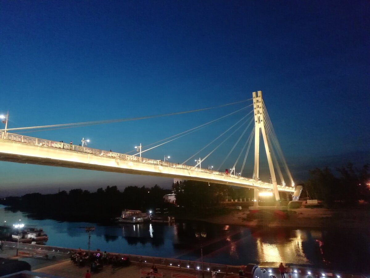 Прекрасное место для вечерней прогулки со своей второй половинкой 