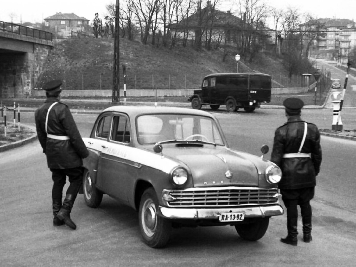 Экспортный седан Москвич-403ИЭ на службе венгерской полиции..