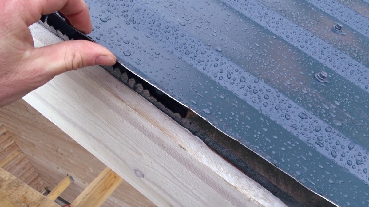 Крыша из профнастила своими руками//Торцевая планка//Монтаж ветровой ...