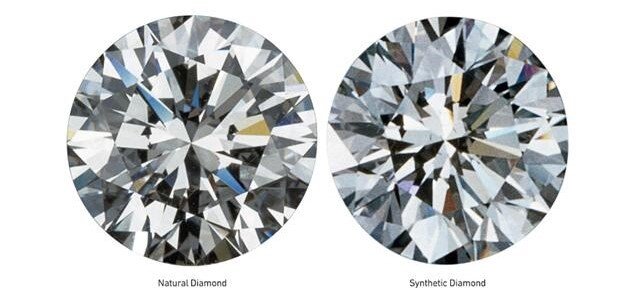 Слева - природный ограненный бриллиант, справа - синтетический. Фото GIA
