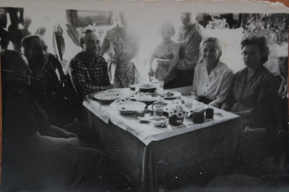 Опаринский район, село Опарино, 1959/1960 год. Встреча семьи Поповых