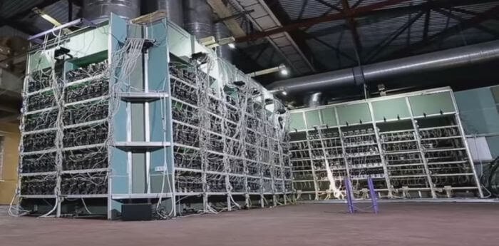 https://www.google.com/amp/s/hi-news.ru/v/s/hi-news.ru/technology/foto-krupnejshej-iz-izvestnyx-majning-ferm-v-rossii.html/amp%3famp_js_v=0.1&usqp=mq331AQEKAFwAQ%253D%253D#ampf=