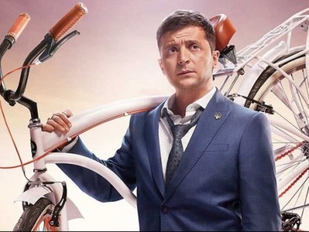 Президент Беларуси Александр Лукашенко посетил в понедельник открытие школы № 93 в Минске, где после торжественной линейки провел первый урок для старшеклассников. На нем речь шла об экологии.
