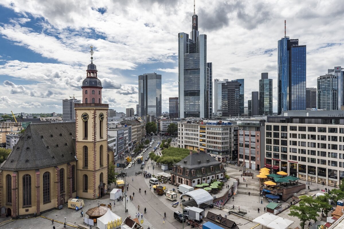 Площадь Хауптвахе Франкфурт-на-Майне. Франкфурт-на-Майне Frankfurt am main. Деловой центр Франкфурт на Майне. Архитектура Франкфурта на Майне.