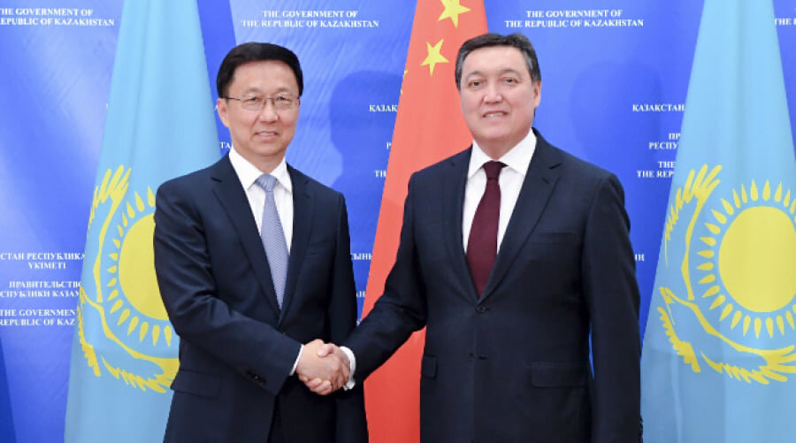 15.05.2019. премьер-министр Республики Казахстан Аскар Мамин провёл переговоры с членом Постоянного комитета Политбюро ЦК Компартии Китая, заместителем премьера Государственного совета Китайской Народной Республики Хань Чжэном. 