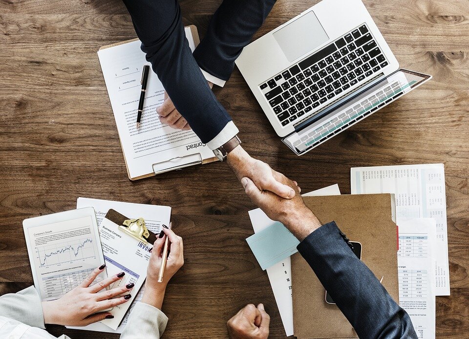          https://cdn.pixabay.com/photo/2018/02/14/10/28/business-3152586_960_720.jpg