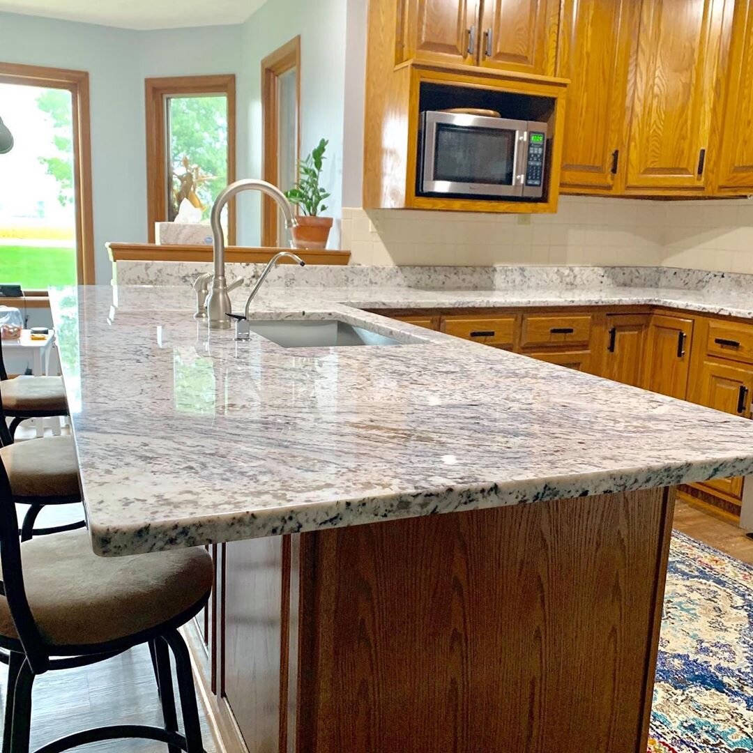 Кухня с гранитной столешницей