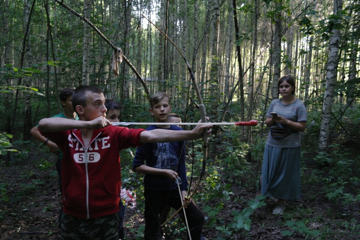 Это летний лагерь на Селигере, лучники на страже) 