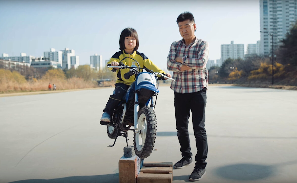 В ход идет все и все кто попадуться под руку