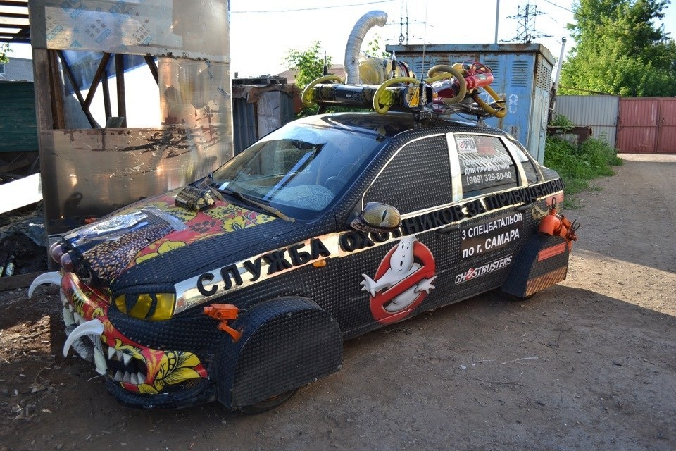 Все призраки испугаются этого автомобиля и исчезнут.