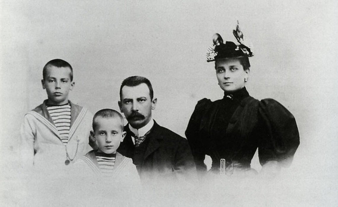 Николай, Феликс, их отец Феликс Феликсович и мать Зинаида Николаевна