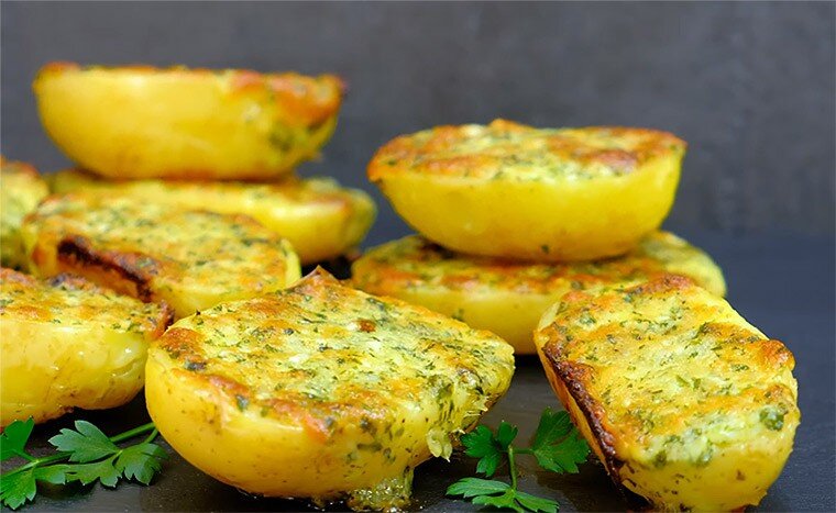 Картофель с чесноком.