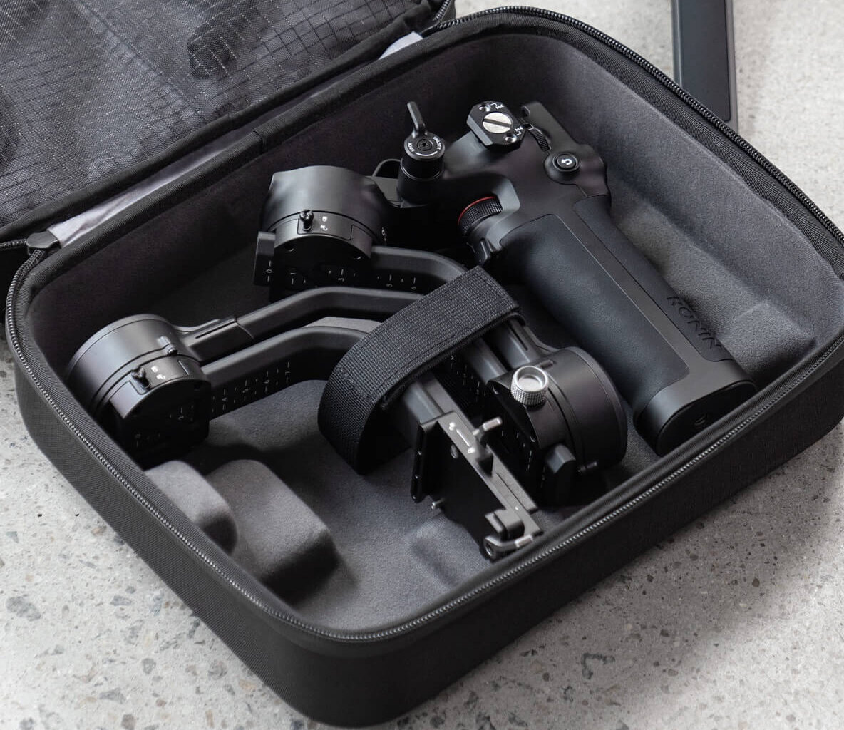 Штатная сумка очень компактная, для неё всегда найдётся место