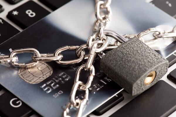 Блокировка карт за переводы – обновление закона