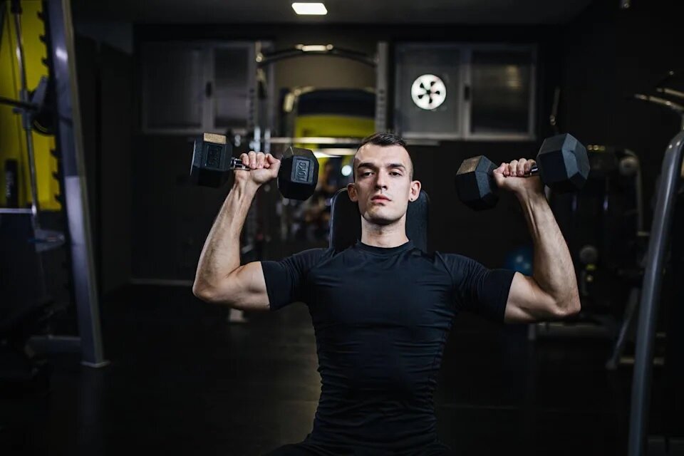 Upper тренировка. Upper body тренировка фото. тренировка низкого голоса для мужчин. реабилитационный стенд &quot;тренировка плеч&quot;. 3d тренировки.