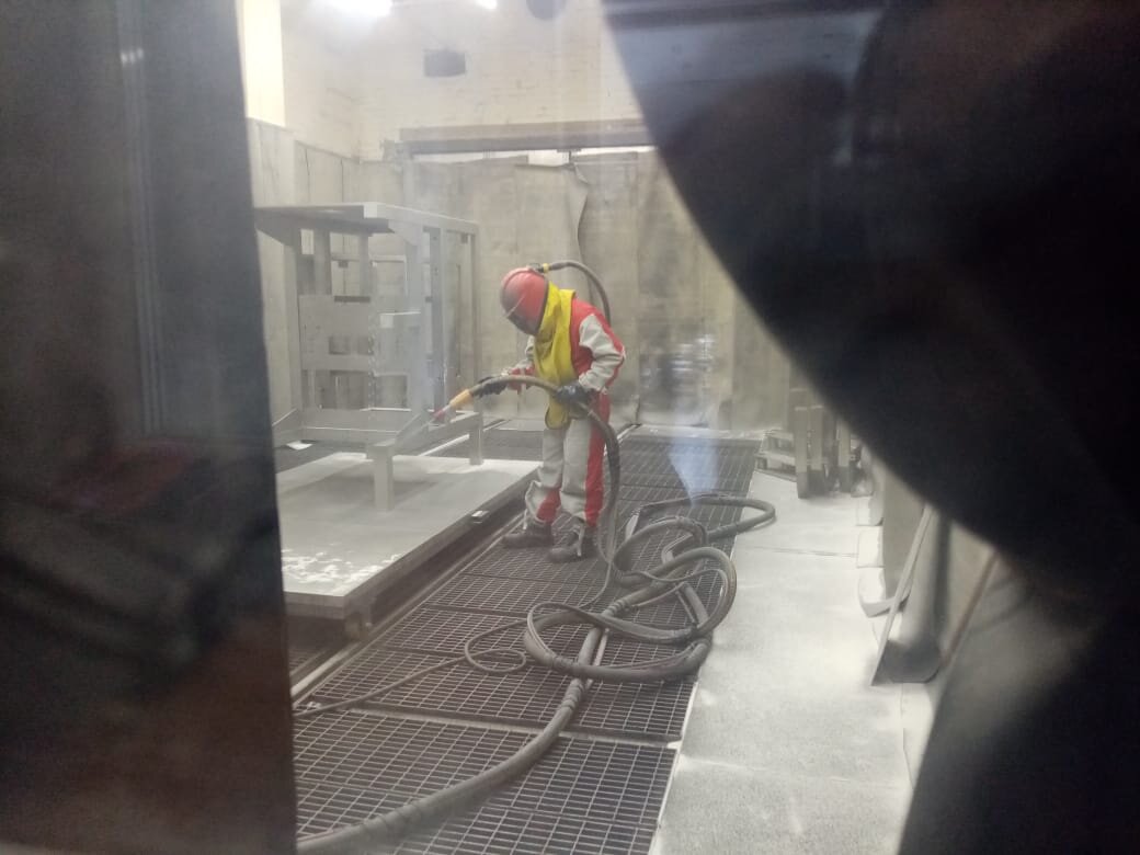 Изделие в камеру подается на тележке. 