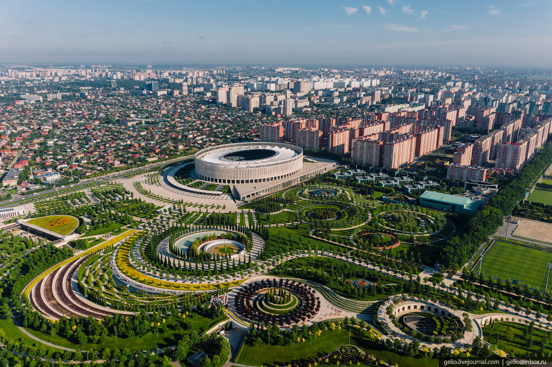 Красный парк краснодар. Парк Краснодар парк Галицкого. Парк Галицкого в Краснодаре баобаб. Королевский Делоникс парк Галицкого. Парка Галицкого в Краснодаре.