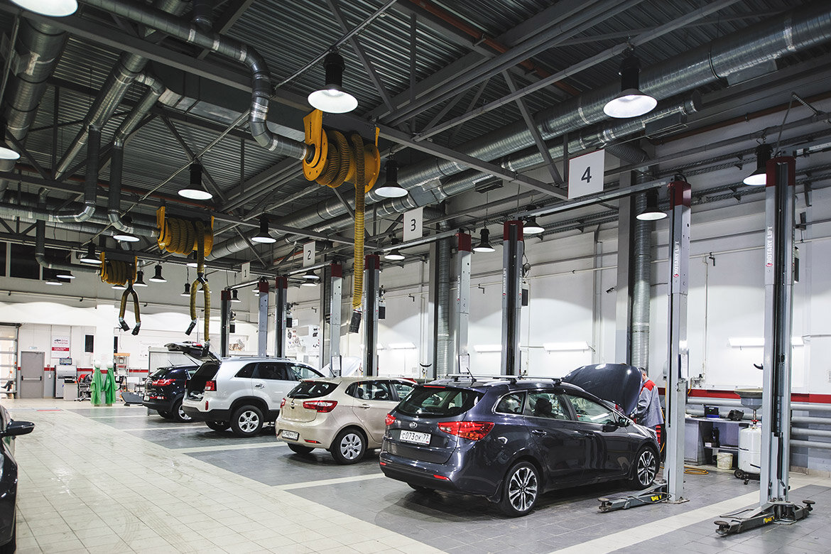 Так выглядит сервис Киа Фаворит Моторс, сюда на каждое ТО я привозил свой Соренто. Теперь не трачу время на дорогу и не выгадываю время — все делают за меня.