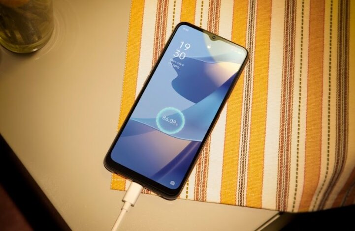 Недорогой смартфон OPPO A16 с долгим временем работы