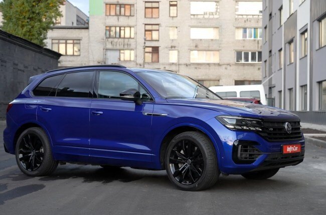 Volkswagen Touareg R вид сбоку