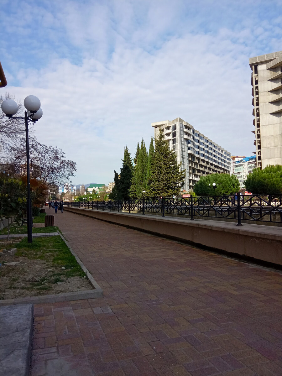 Набережная реки Псахе, Мамайка. Фото автора.