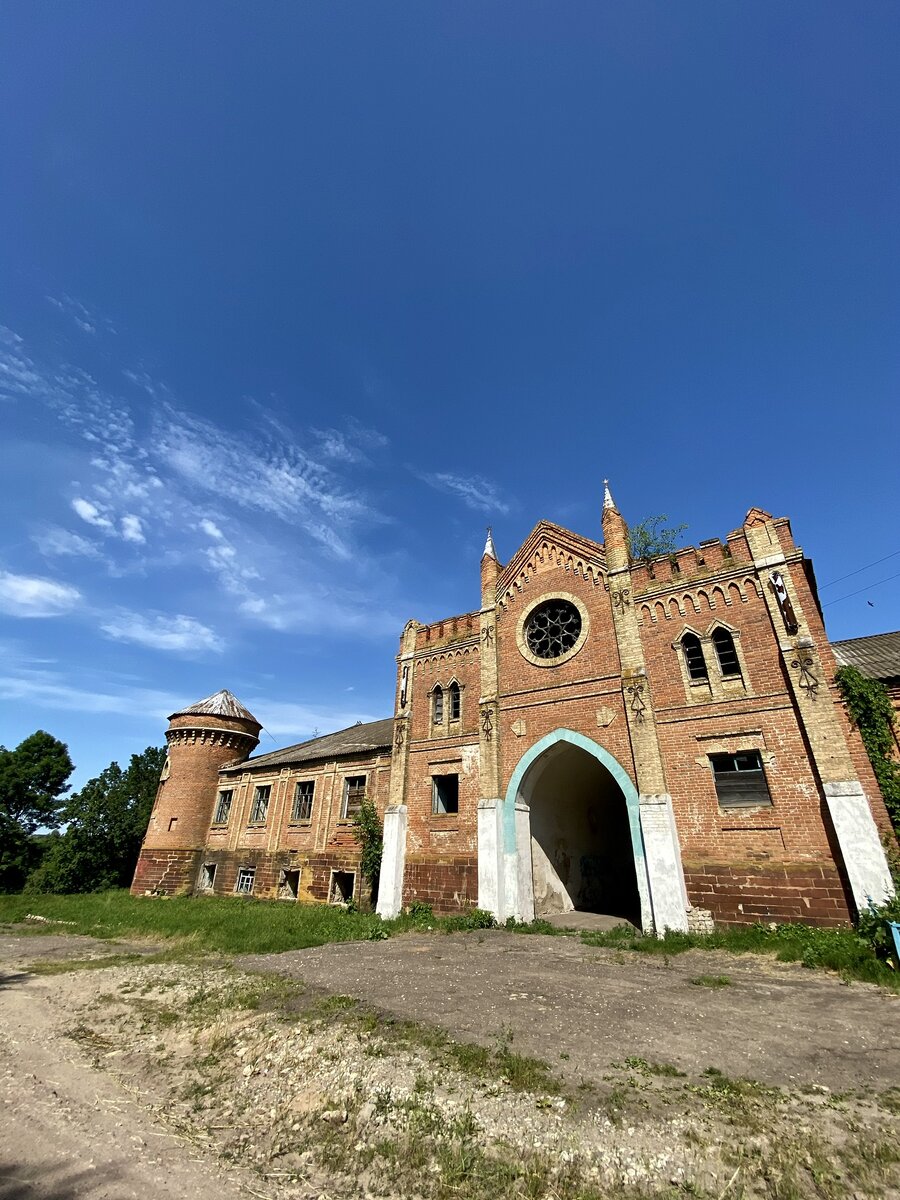 Замок Охотникова XIX век. д. Красногорье Колпнянский район Орловская область