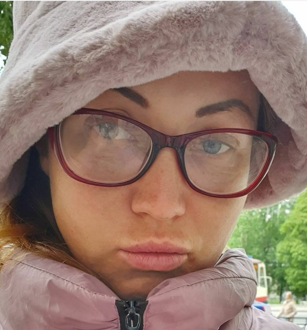 Человек, может позволить себе, быть не довольным, тем что творится во вне... Но, это для того, что бы была понятная идентификация, что нравится а что нет. Честность, с собой важна! Так же интересно познавать, всю гамму эмоций и состояний, что бы в дальнейшем, понимать какие естественные для меня и в каких, я желаю находиться. По собственной воле и своему решению.  Я позволяю, себе быть понятной для самой себя и естественной. Я принимаю себя, любой.