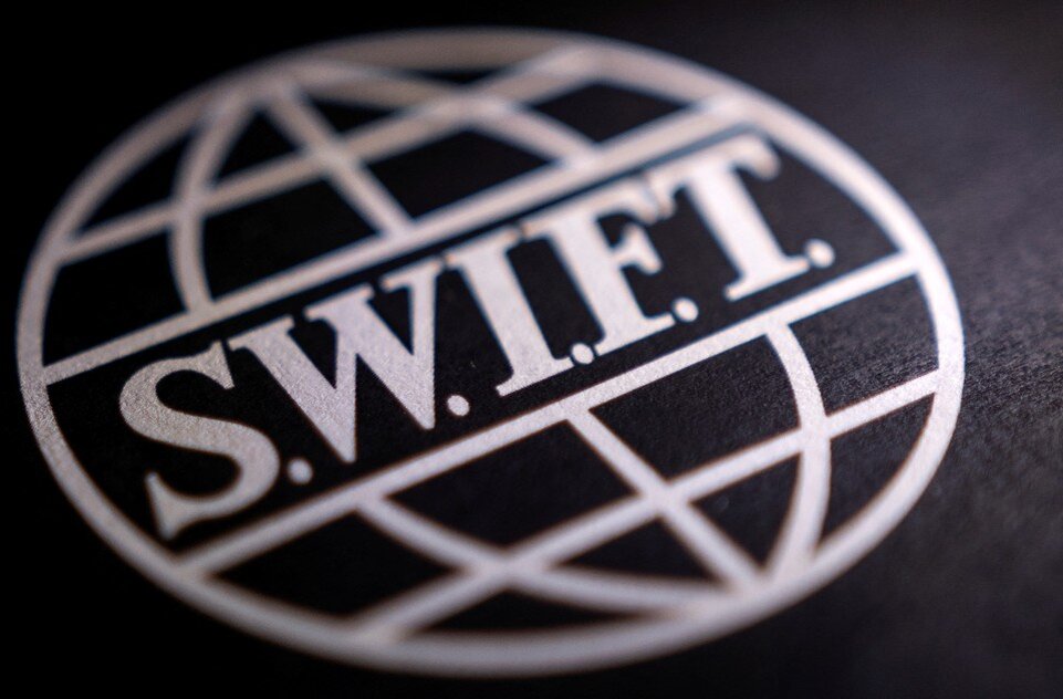     МИД Германии заявил, что речь о полном отключении России от SWIFT не идет  REUTERS