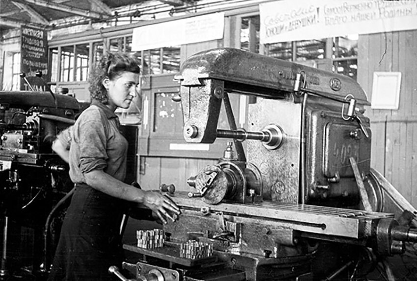 Завод 20 век ссср. Путиловский завод в петербурге 19 век. При том заводе. Чермозский металлургический завод. Липецкий металлургический завод 19век.