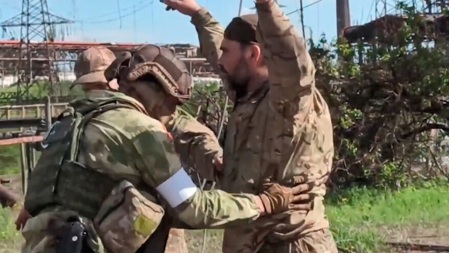 "Приём" сдающегося боевика.  фото: картинки  яндекса.