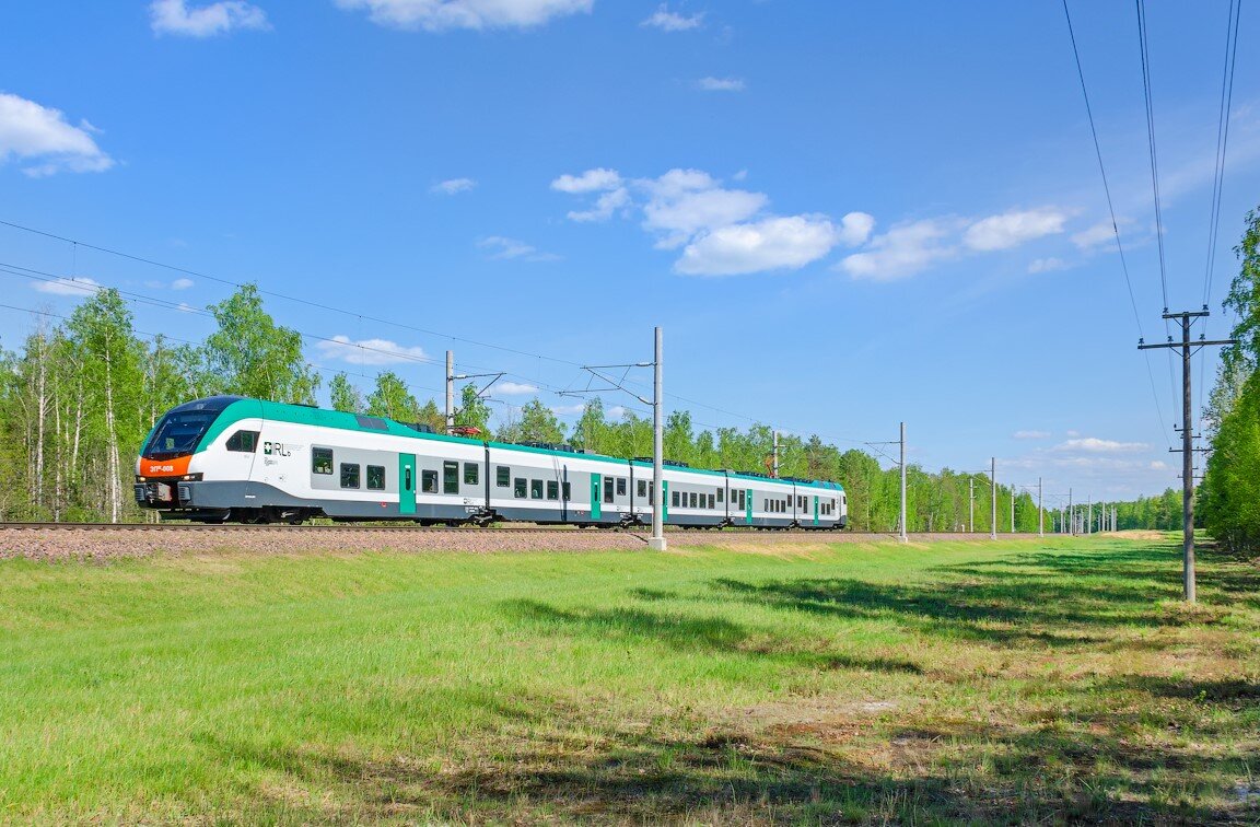  Электропоезд Stadler FLIRT ЭПм на перегоне Хальч – Жлобин, Беларусь. Источник: Евгений Пашковский, railgallery.ru