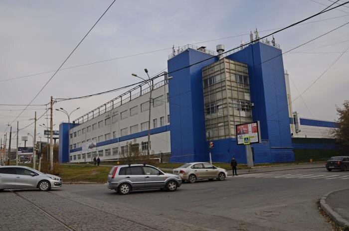 Производственный корпус молочного завода № 1. Вид с улицы Челюскинцев. На фотографии - все, что осталось от старого завода, задняя его часть полностью была снесена.