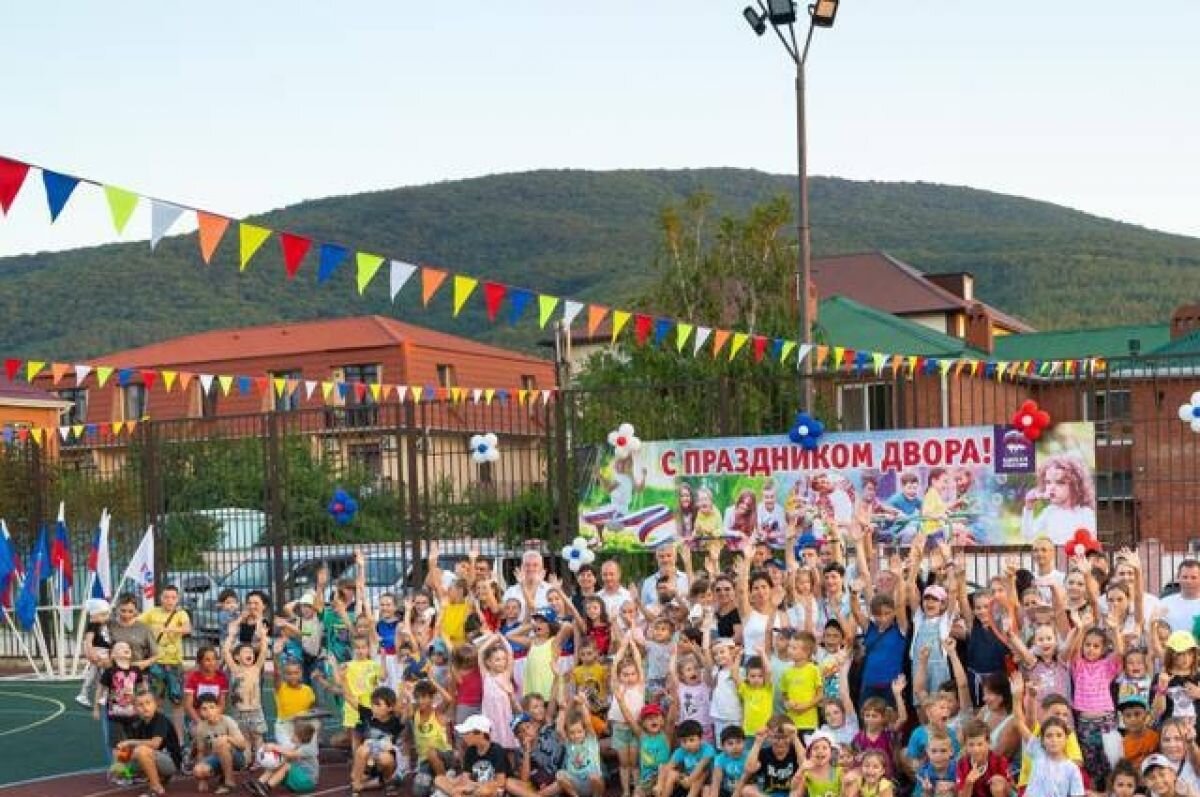    В Геленджике все лето в разных частях города проводят праздники двора