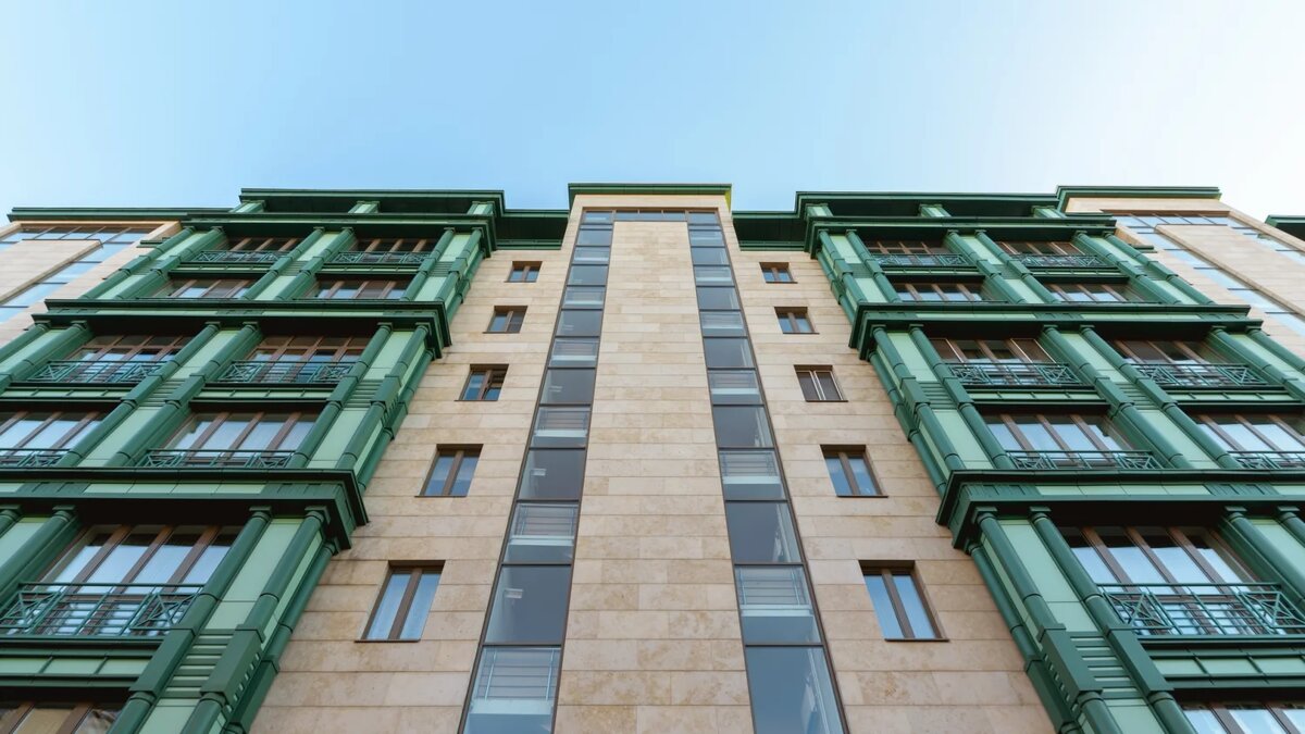 Фактурные фасады клубного дома