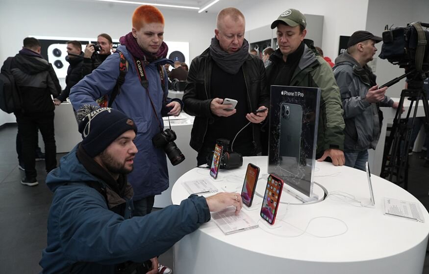    Компания миллиардера Евтушенкова займется ввозом в Россию техники Apple и Dyson