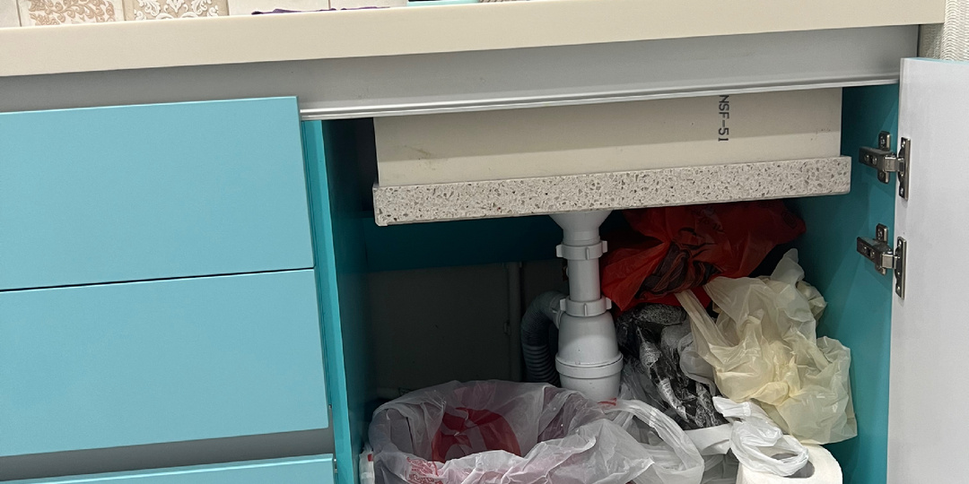 Пакет с пакетами из дома не уберёшь и картошку надо где-то хранить! Расскажу про организацию пространства под раковиной, чтобы был порядок.